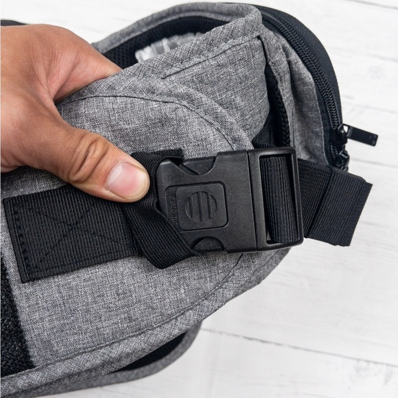 Tushbaby Hip Seat Carrier Gray Adjustable Belt With Pockets Waist Bag - Picture 3 of 4